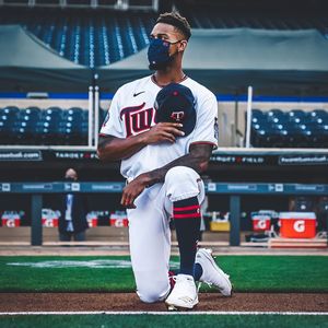 Image post by @twins on Instagram