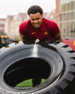 Image post by @uscfb on Instagram