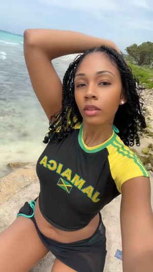 Video post by @liathelook on TikTok