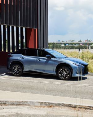 Image post by @discoverlexus on Instagram