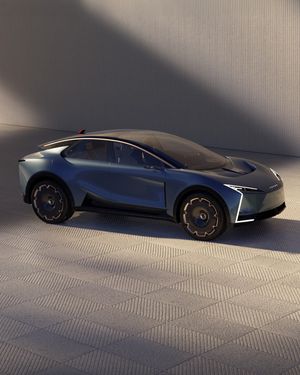Image post by @discoverlexus on Instagram