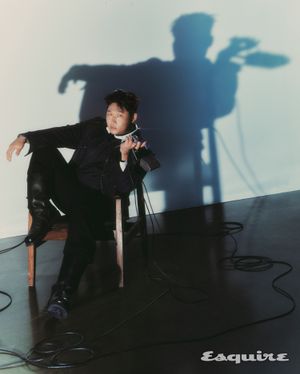 Image post by @esquire.korea on Instagram
