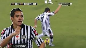 Video post by @Fútbol Bilingue on YouTube