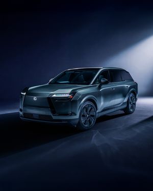 Image post by @discoverlexus on Instagram
