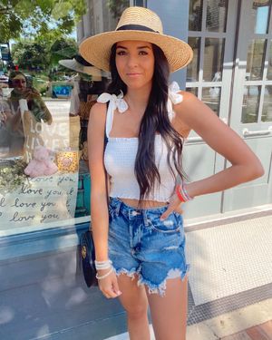 Image post by @sabrinanoellee on Instagram