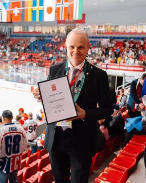 Image post by @swissicehockeywomen on Instagram