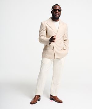 Image post by @kevinhart4real on Instagram