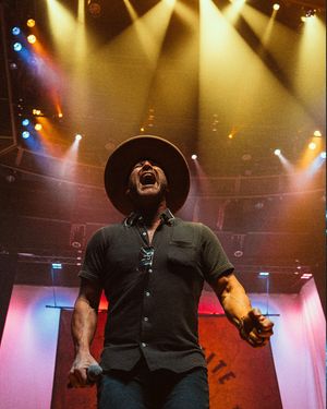 Image post by @drakewhitestomp on Instagram