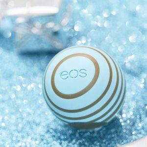 Image post by @eosproducts on Instagram
