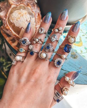 Image post by @maejeanvintage on Instagram