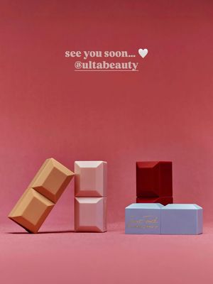 Image post by @slaybrinacarpenterr on Instagram