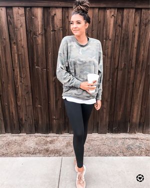 Image post by @sabrinanoellee on Instagram