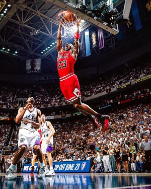 Image post by @leschicagobulls on Instagram