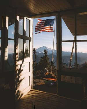 Image post by @huckberry on Instagram