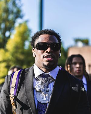 Image post by @uw_football on Instagram