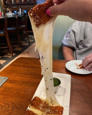 Image post by @Houlihans on Twitter