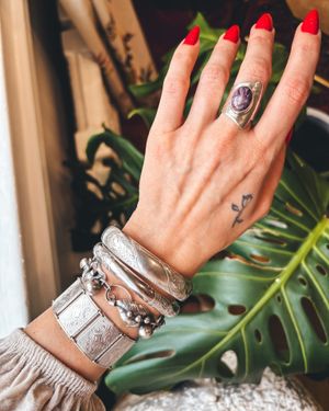 Image post by @maejeanvintage on Instagram