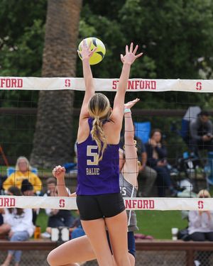 Image post by @uw_beachvb on Instagram