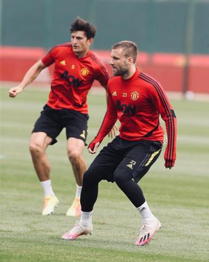Image post by @lukeshaw23 on Instagram