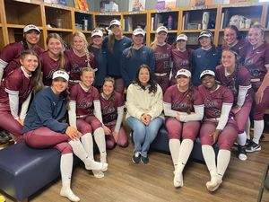 Image post by @leeusoftball on Instagram