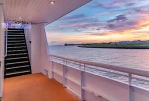 Image post by @yachtstarship on Instagram