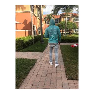 Image post by @whynotque on Instagram