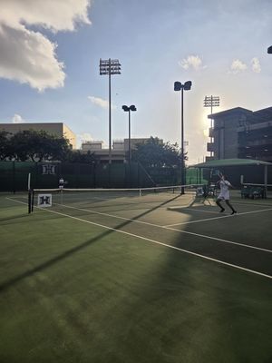 Image post by @uw_mtennis on Instagram
