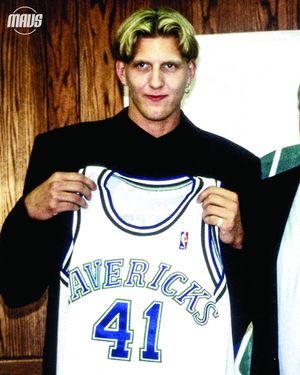 Image post by @dallasmavs on Twitter