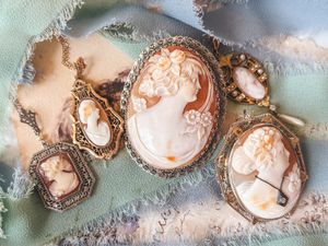 Image post by @maejeanvintage on Instagram