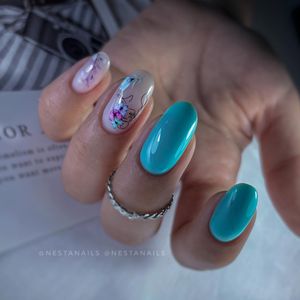 Image post by @nestanails on Instagram