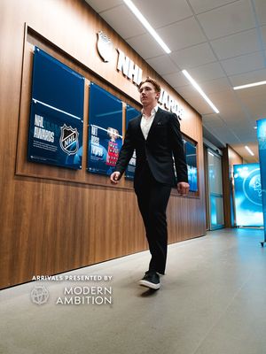 Image post by @nhljets on Instagram