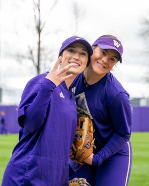 Image post by @uwsoftball on Instagram
