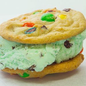 Image post by @insomniacookies on Instagram
