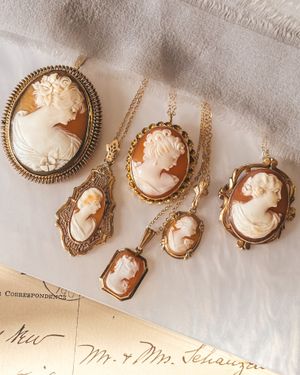 Image post by @maejeanvintage on Instagram