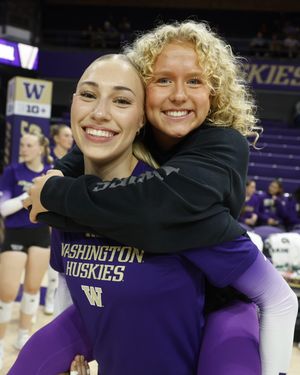 Image post by @uwvolleyball on Instagram