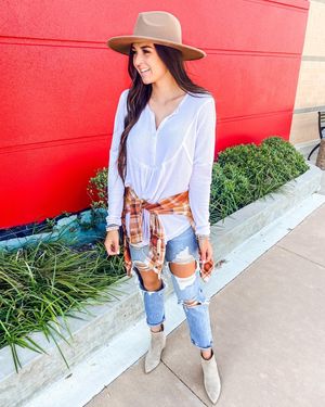 Image post by @sabrinanoellee on Instagram