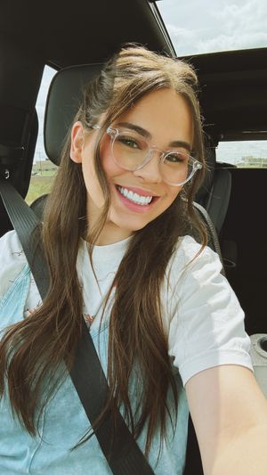 Video post by @heyhannahlee on Instagram