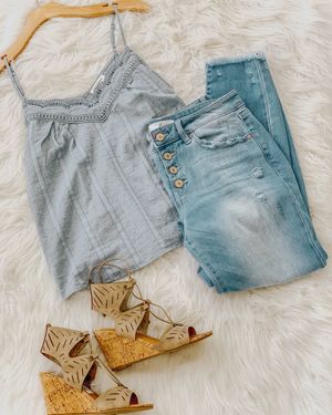 Image post by @shopfillyflair on Instagram