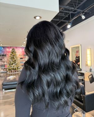 Image post by @studiovasi_salon on Instagram