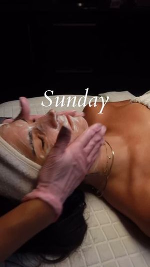 Image post by @exonailbar on Facebook