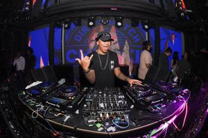 Image post by @marqueelv on Facebook