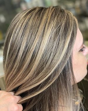 Image post by @OmbreSalonPV on Facebook