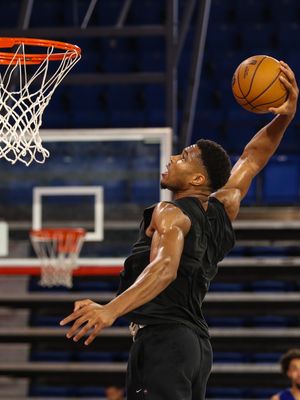 Image post by @giannis_an34 on Instagram