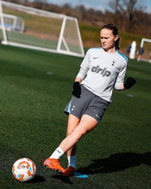 Image post by @SpursWomen on Facebook