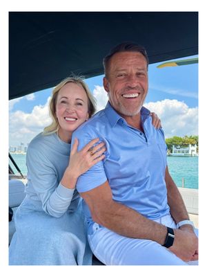 Image post by @tonyrobbins on Instagram