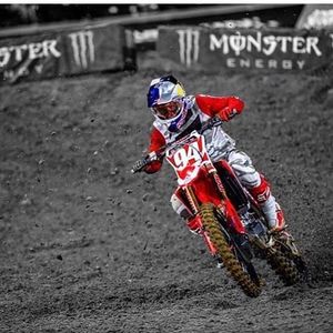 Image post by @legendsandheroestour on Instagram