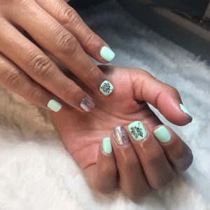 Image post by @nestanails on Instagram