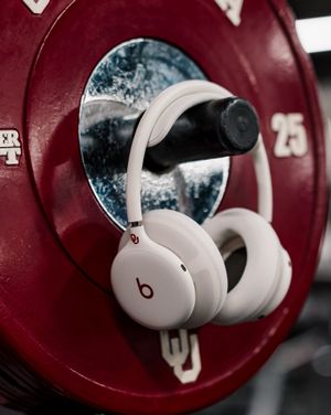 Image post by @ou_football on Instagram