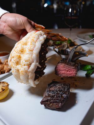 Image post by @oscarssteakhouselv on Instagram