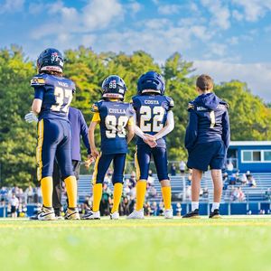 Image post by @lynnfieldyouthfootballcheer on Instagram